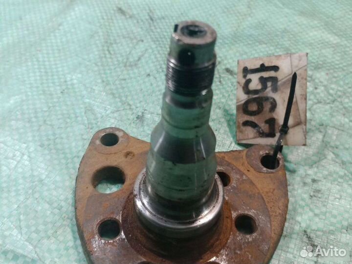 Цапфа под тормозной диск левая Volkswagen Passat