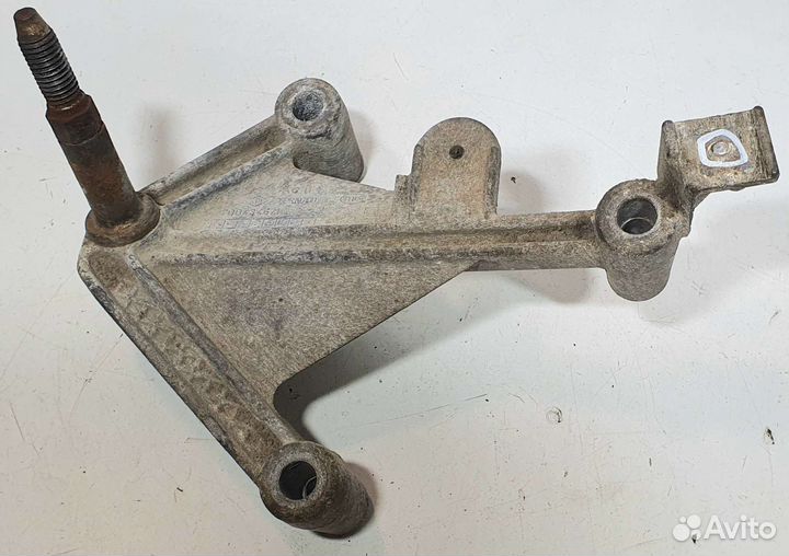 Кронштейн коробки передач Renault Kangoo