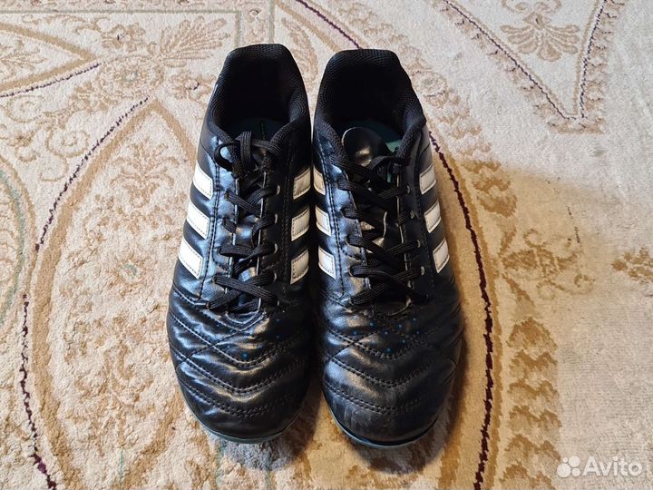 Футбольные бутсы adidas