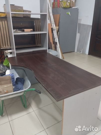 Угловой письменный стол