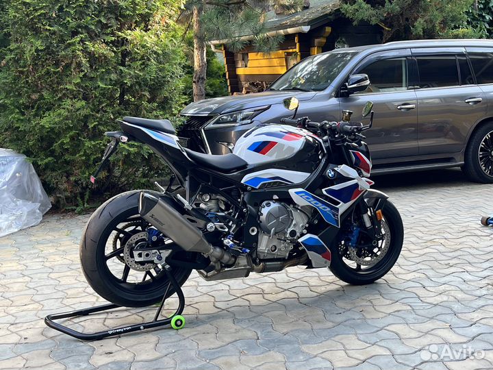 Новый BMW M1000R 2023, карбон пакет