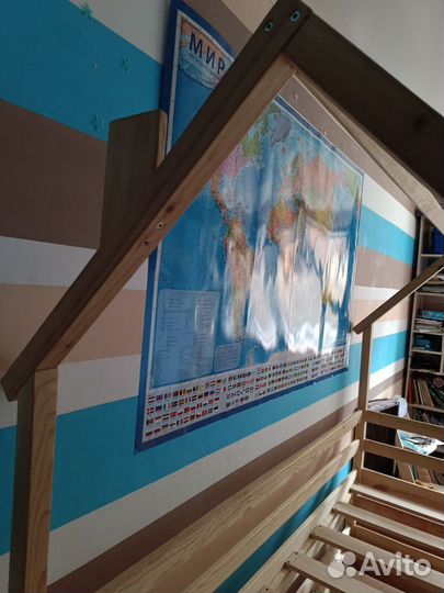 Кровать трехъярусная выкатная домик