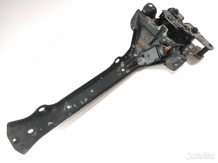 Замок капота Volkswagen Touareg