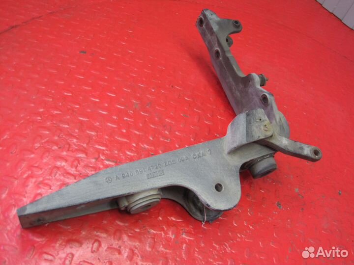 Кронштейн кабины передний Mercedes-Benz Axor