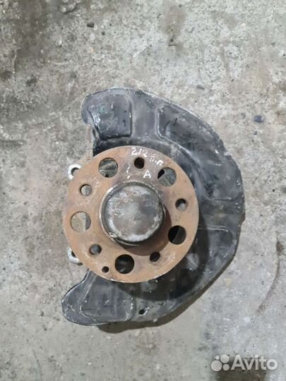 Поворотный кулак правый Mercedes W212