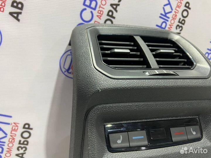 Накладка центральной консоли Volkswagen Tiguan 2