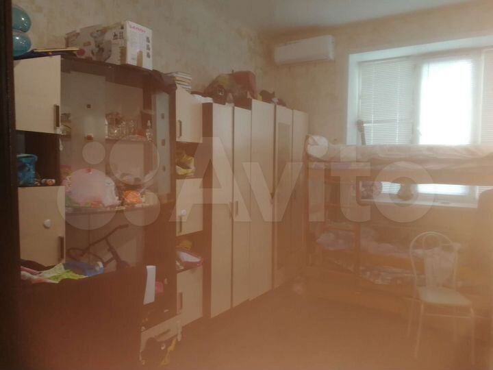 Комната 27 м² в 4-к., 4/4 эт.
