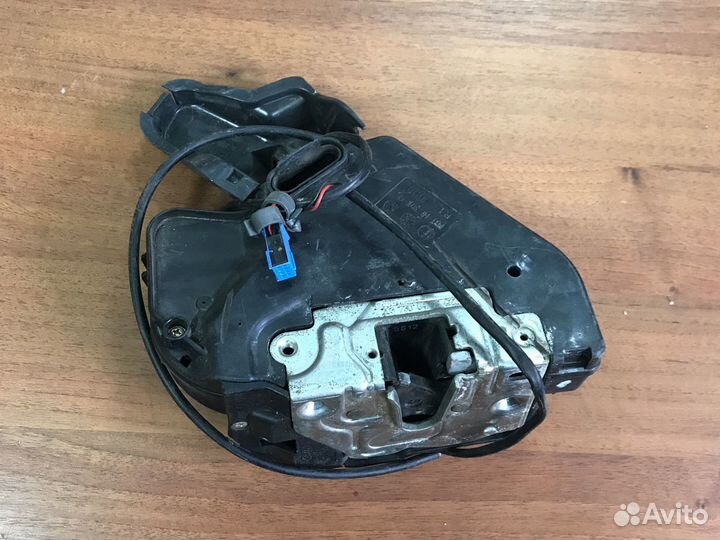 Замок задней правой двери Mercedes w203