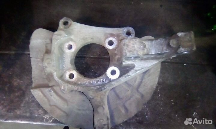 Поворотный кулак передний правый левый Volvo S80