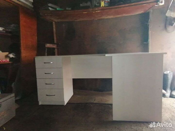 Письменный стол