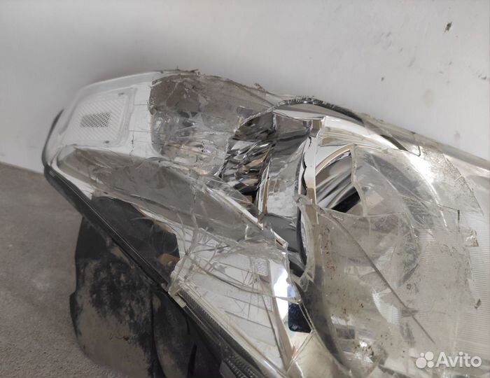 Фара правая битая Toyota Land Cruiser 200