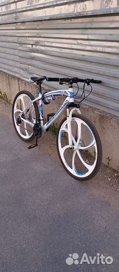 Велосипед с литыми дисками