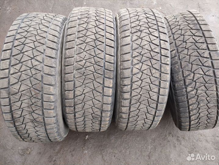 Bridgestone Blizzak DM-V2 225/65 R17