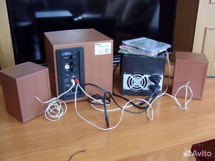Кастомный ретро CD-плеер +аккустика 2.1 в дар