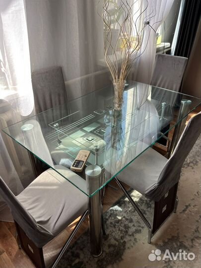 Стол со стульями
