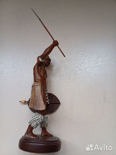 Деревянная фигурка африканского война с копьем (вы
