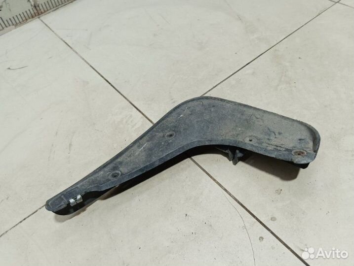 Брызговик задний правый Volkswagen Golf 5