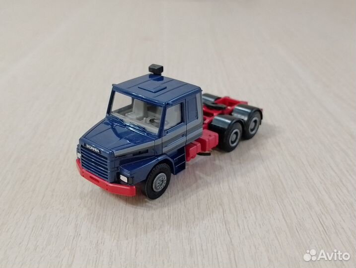 3) Тягач Scania капотник