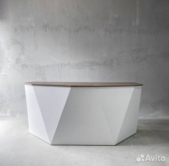 Стойка ресепшн