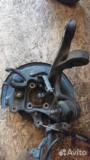 Цапфа задняя правая Toyota Avensis SED T250 2.0