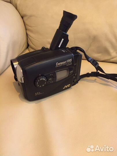 Видео камера JVC GR-AX627E