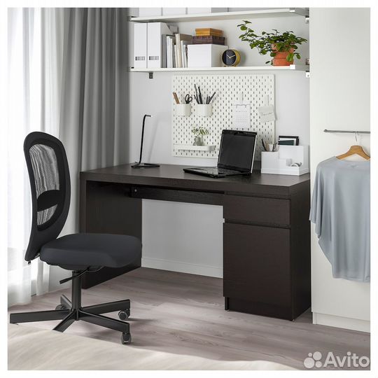 Malm IKEA 002.141.57 Стол письменный 140x65 см Чёр