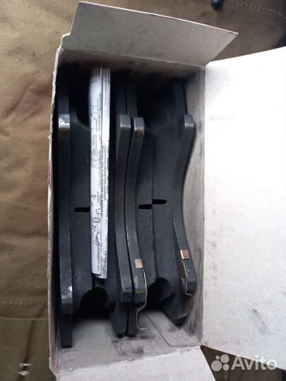 Тормозные колодки оригинал toyota land cruiser 200