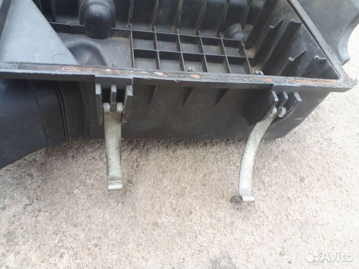 Корпус воздушного фильтра Mitsubishi Lancer IX