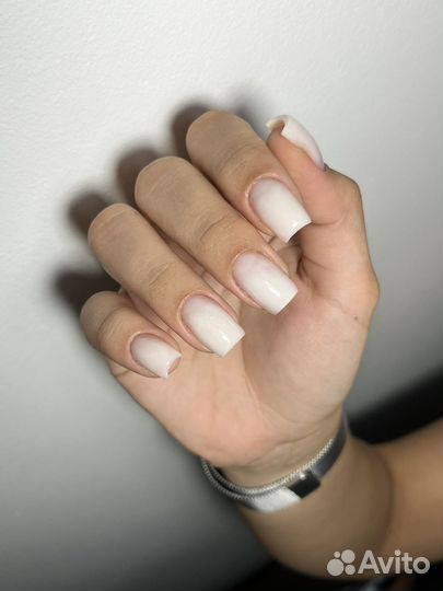 Модель на маникюр с покрытием гель лак