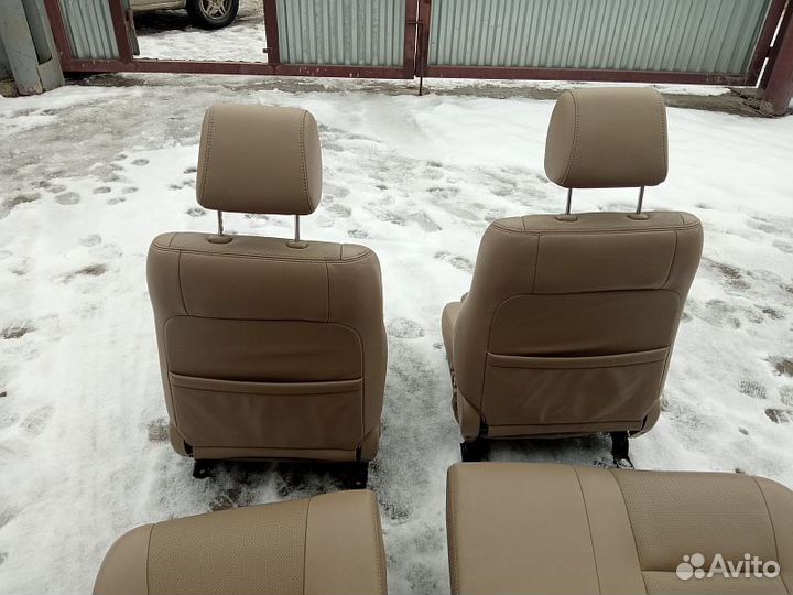 Обшивка двери задней левой Mitsubishi L200