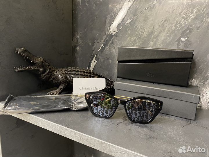 Солнцезащитные очки женские dior