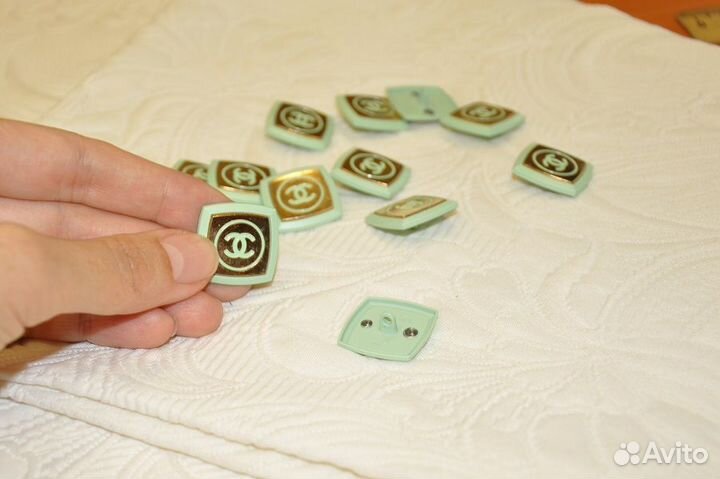 Пуговицы ментоловые квадратные Chanel - 22 мм
