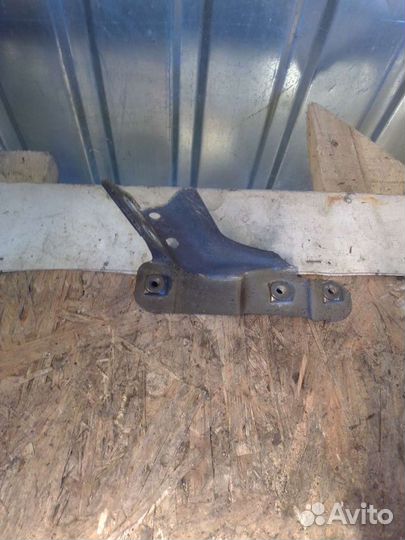 Кронштейн левого крыла Volkswagen Polo 5