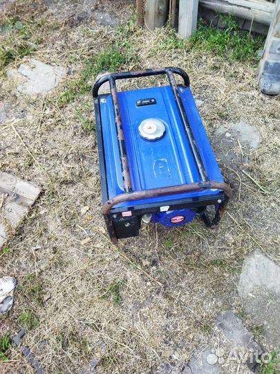 Бензогенератор 2.8кв