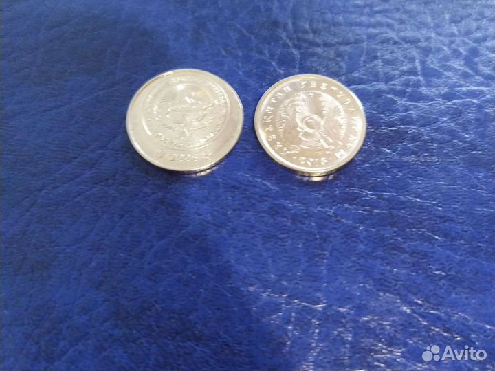 Набор из 2 монет мира