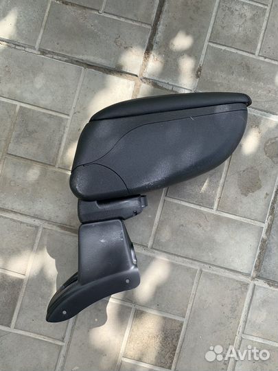 Подлокотник для Nissan Almera g15