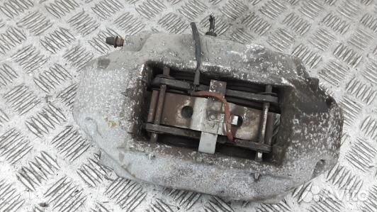 Суппорт тормозной передний правый volkswagen touar