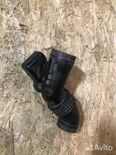 Патрубок воздушного фильтра Subaru Tribeca B9 2005