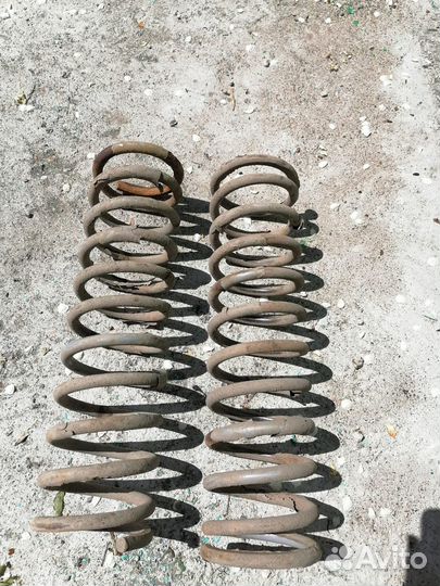 Продам задние пружины б/у на приору
