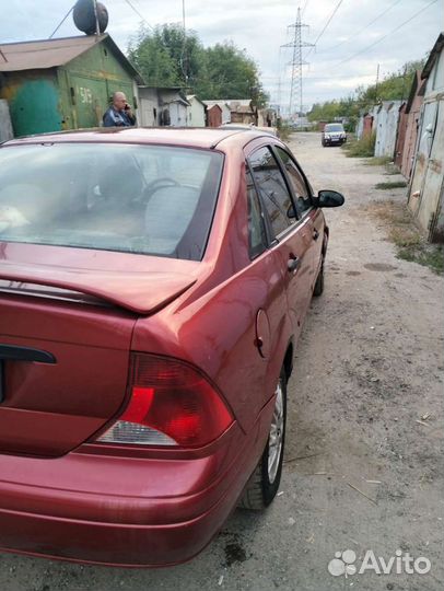 Ford Focus 2.0 AT, 2000, битый, 250 000 км