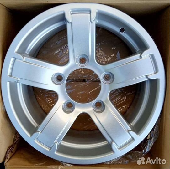 Новые Нива R15