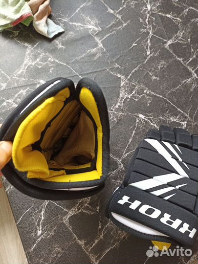 Краги хоккейные детские 10. В отличном состоянии