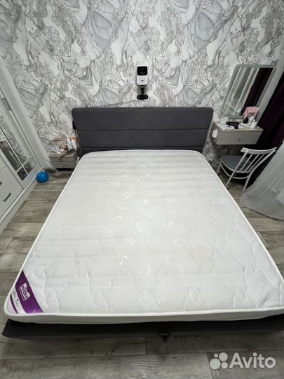 Кровать с матрасом
