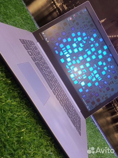 Большой ноутбук Lenovo 17.3