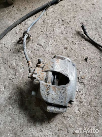 Супорт передний левый рено меган 2