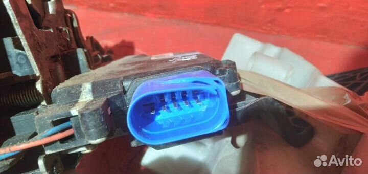 Туарег замок двери передней правой 9 контактов