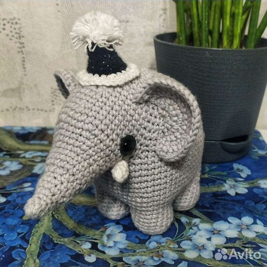 Вязаная игрушка Слоник