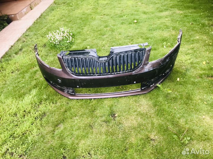 Передний бампер на Skoda octavia a7