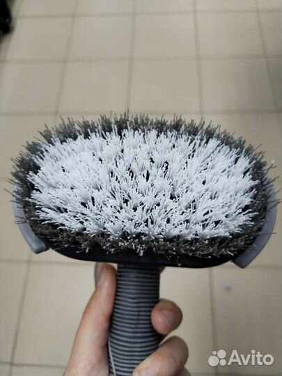 Щетка для колес автомобиля