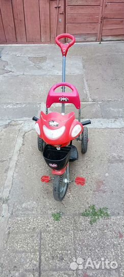 Трёхколёсный велосипед с родительской ручкой